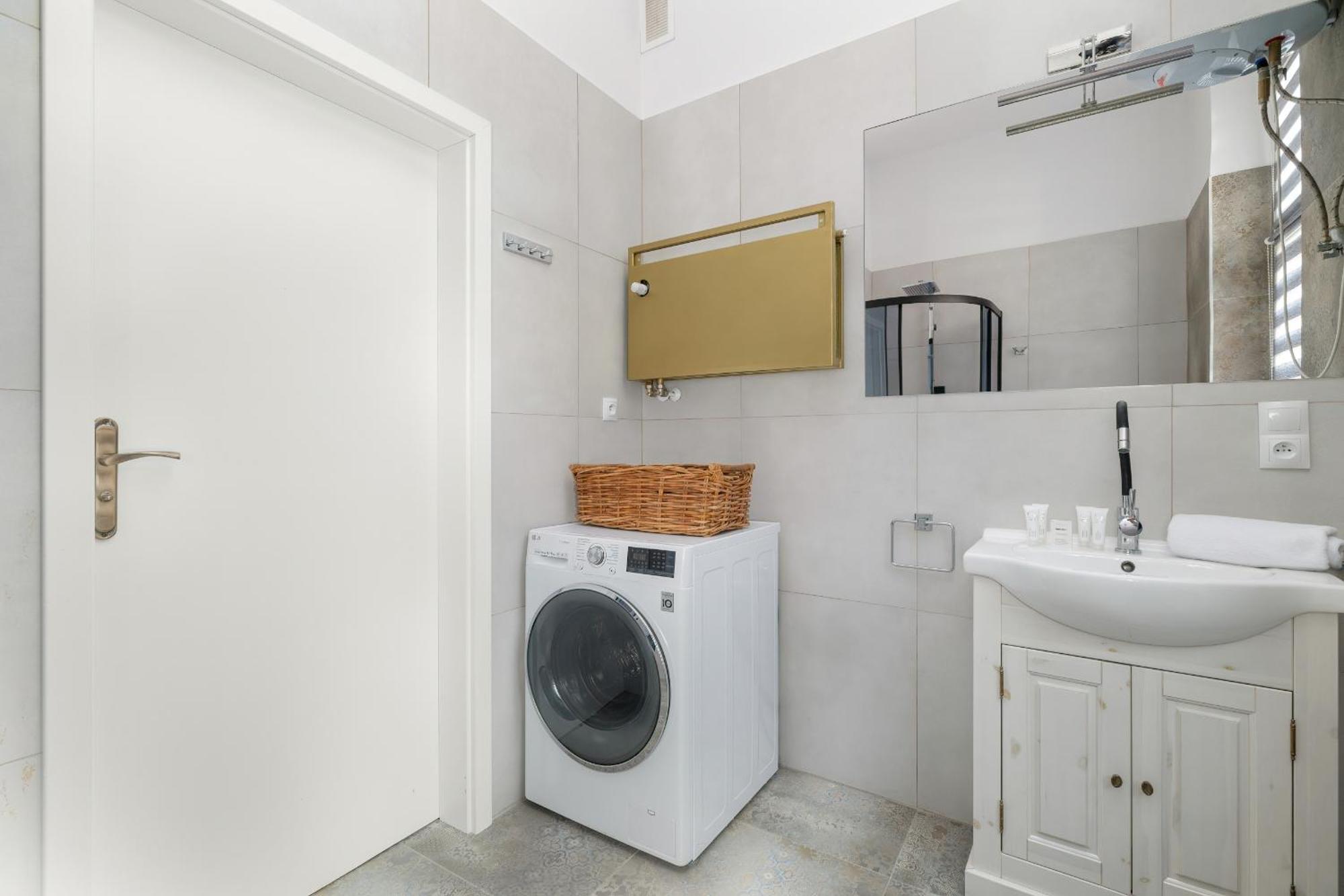 Nowoczesne I Stylowe Apartamenty W Centrum Bytomia Blisko Rynku By Noclegi Renters エクステリア 写真